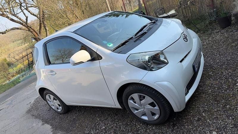 Gebraucht Toyota iQ 68 PS (50 kW) 2009 Weiß Kleinwagen
