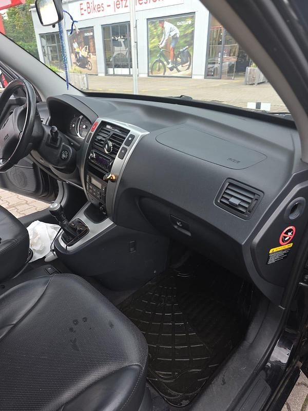 Gebraucht Hyundai Tucson 141 PS (103 kW) 2008 Schwarz SUV