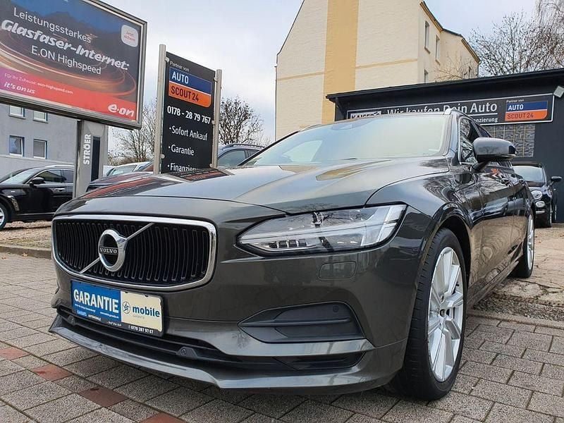Grau Gebraucht 2018 Volvo V90 Momentum Kombi | 13.999 € (Guter Preis) - Bild 1/4