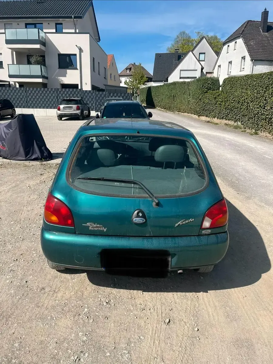 Usata Ford Fiesta 75 CV (55 kW) 1999 Verde Utilitaria