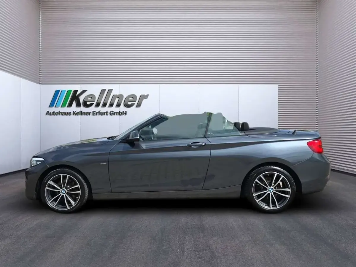 Gebraucht BMW 220 Sport Line 184 PS (135 kW) 2018 Grau Cabrio