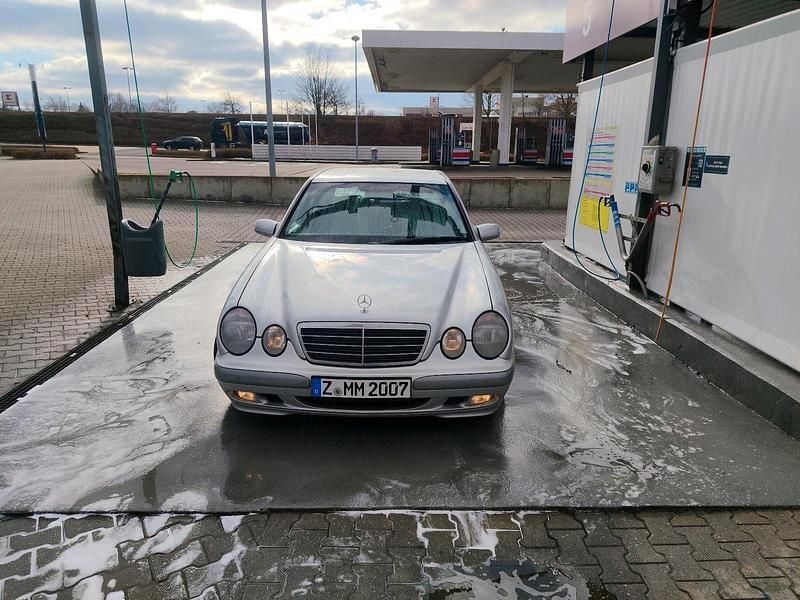 Gebraucht Mercedes E270 170 PS (125 kW) 2000 Silber Limousine