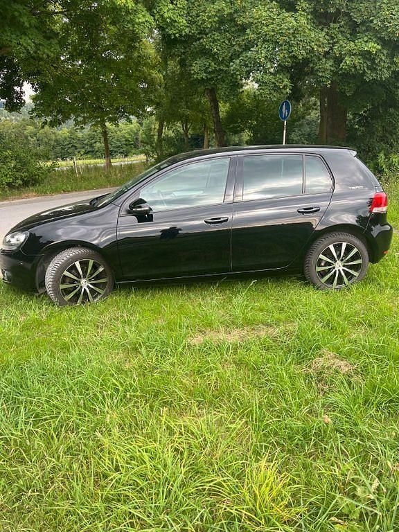 Schwarz Gebraucht 2010 VW Golf VI Team Limousine | 8.200 € - Bild 1/4