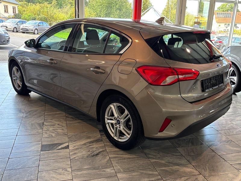 Gebraucht Ford Focus Cool & Connect 101 PS (74 kW) 2019 Beige Limousine