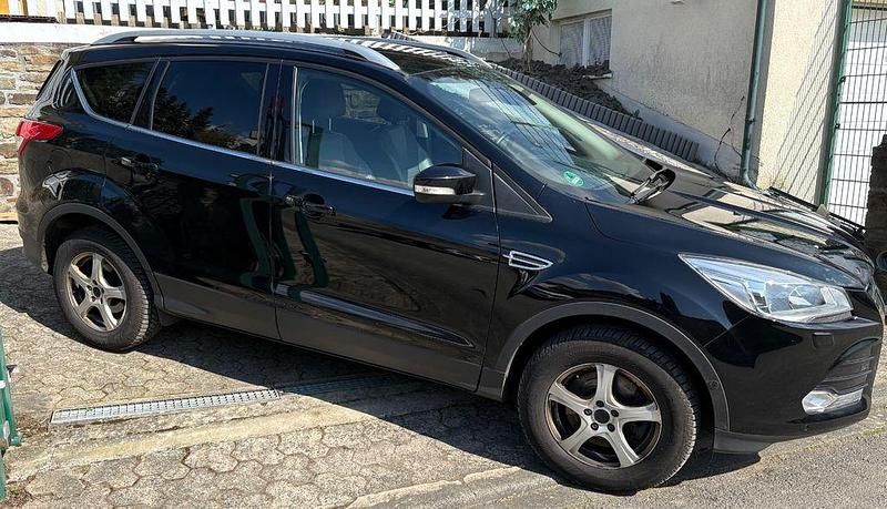 Gebraucht Ford Kuga Titanium 150 PS (110 kW) 2016 Schwarz SUV