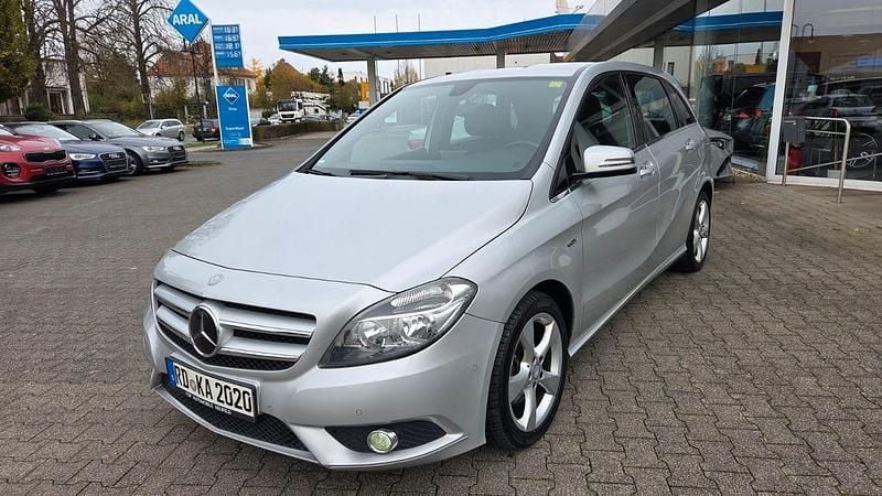 Silber Gebraucht 2012 Mercedes B200 Van / Kleinbus | 7.999 € (Superpreis) - Bild 1/4