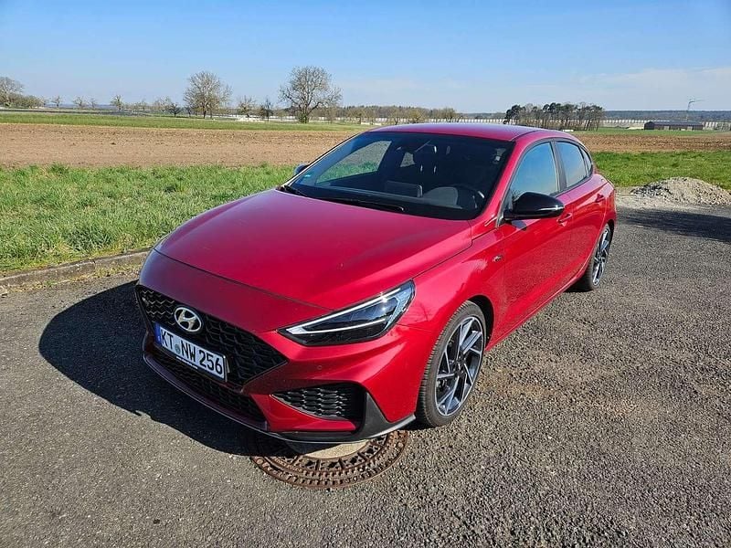Rot Gebraucht 2023 Hyundai i30 N Line Coupé | 19.500 € (Superpreis) - Bild 1/4