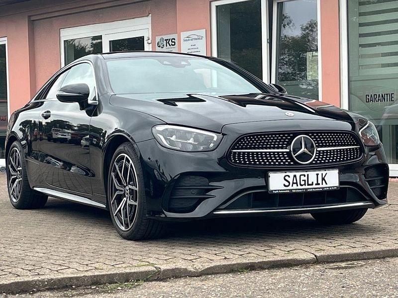 Schwarz Gebraucht 2022 Mercedes E220 AMG line Coupé | 40.900 € (Fairer Preis) - Bild 1/4