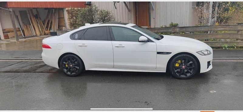 Gebraucht Jaguar XF Pure 179 PS (131 kW) 2017 Weiß Limousine