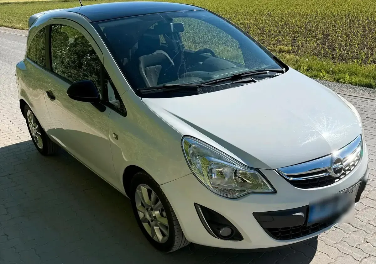Gebraucht Opel Corsa 101 PS (74 kW) 2013 Weiß Kleinwagen