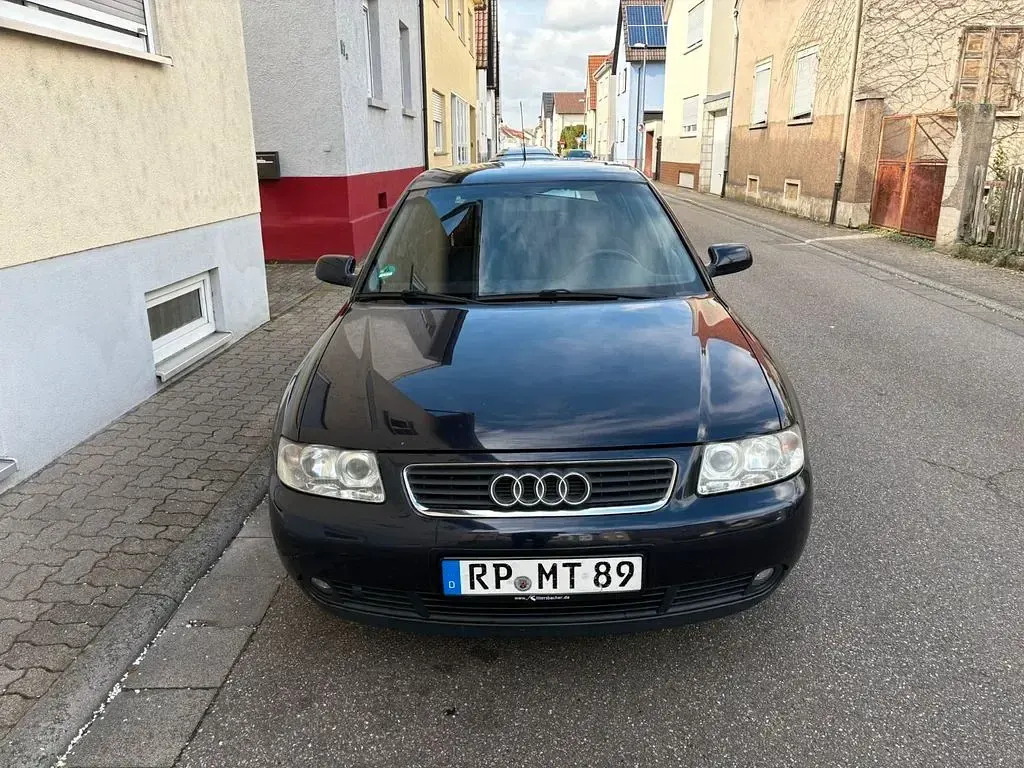 Gebraucht Audi A3 Ambiente 102 PS (75 kW) 2001 Blau Kleinwagen