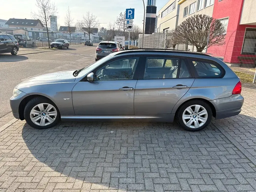 Gebraucht BMW 318 Comfort Edition 143 PS (105 kW) 2012 Grau Kombi