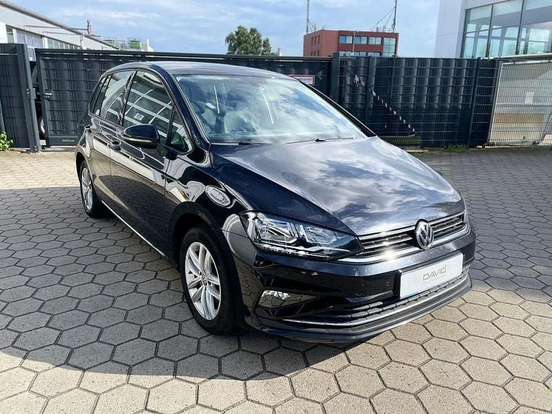 Deep black Gebraucht 2020 VW Golf Sportsvan Comfortline Van / Kleinbus | 17.990 € (Guter Preis) - Bild 1/4