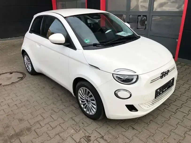 Gebraucht Fiat 500e 41 kW (57 PS) 2023 Arktis weiß (4h5) Kleinwagen