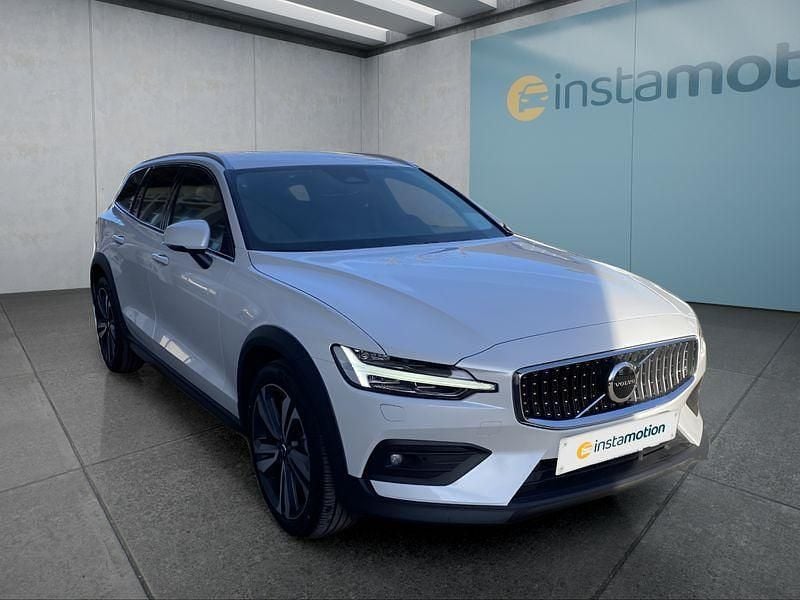 Gebraucht Volvo V60 CC 197 PS (144 kW) 2024 Weiß Kombi