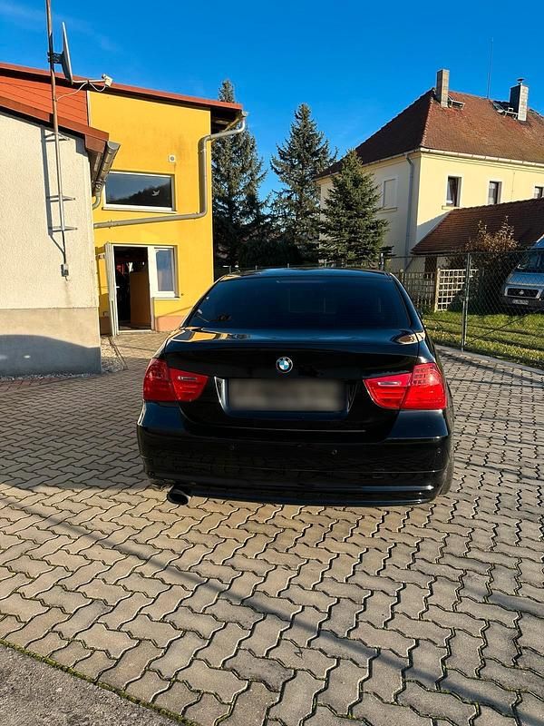 Używany BMW 318 143 KM (105 kW) 2008 Czarny Sedan/Limuzyna
