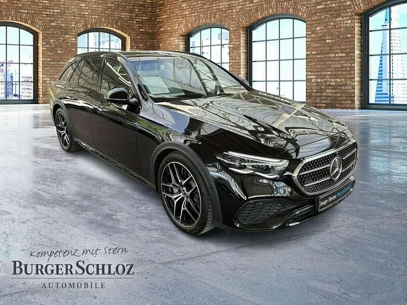Gebraucht Mercedes E300 Night 313 PS (230 kW) 2025 Metalliclack obsidianschwarz Kombi