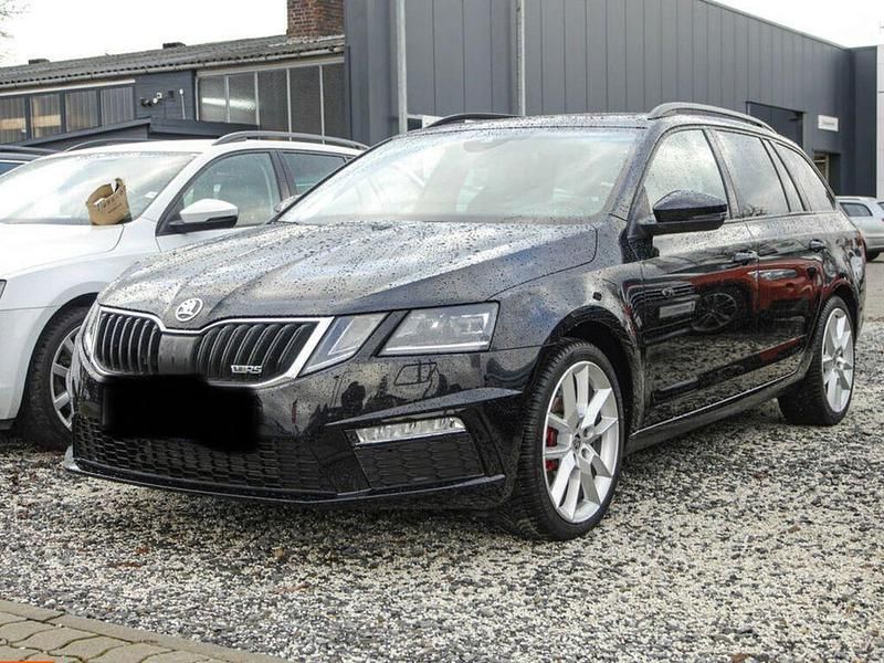 Schwarz Gebraucht 2017 Skoda Octavia RS Kombi | 19.899 € (Teuer) - Bild 1/4