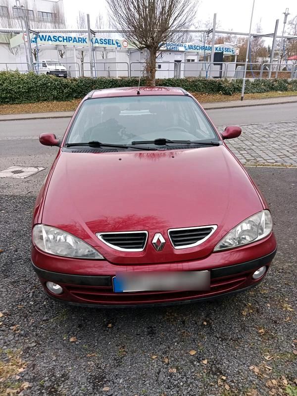 Rot Gebraucht 1999 Renault Mégane Limousine | 1.200 € (Guter Preis) - Bild 1/4