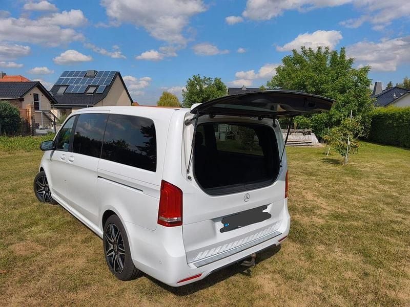 Weiß Gebraucht 2020 Mercedes V300 Avantgarde Van / Kleinbus | 50.400 € (Guter Preis) - Bild 1/4