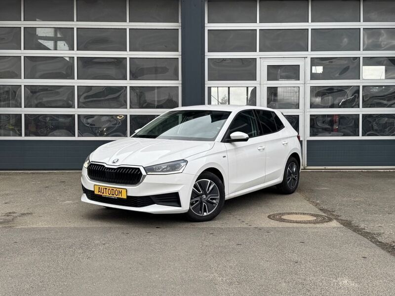 Weiß Gebraucht 2023 Skoda Fabia Tour Limousine | 15.990 € (Guter Preis) - Bild 1/4