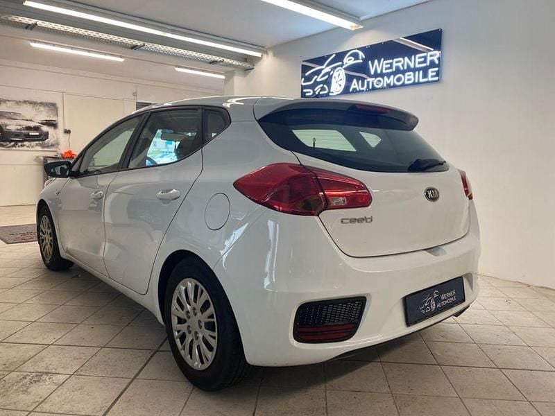 Gebraucht Kia Ceed 99 PS (72 kW) 2016 Weiß Kleinwagen