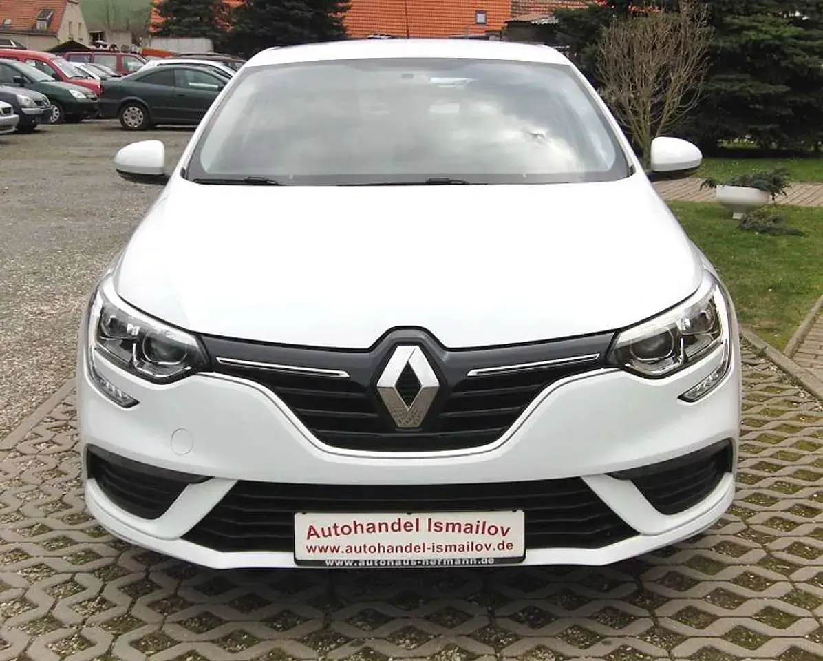 Gebraucht Renault Mégane Life 101 PS (74 kW) 2018 Weiß Limousine