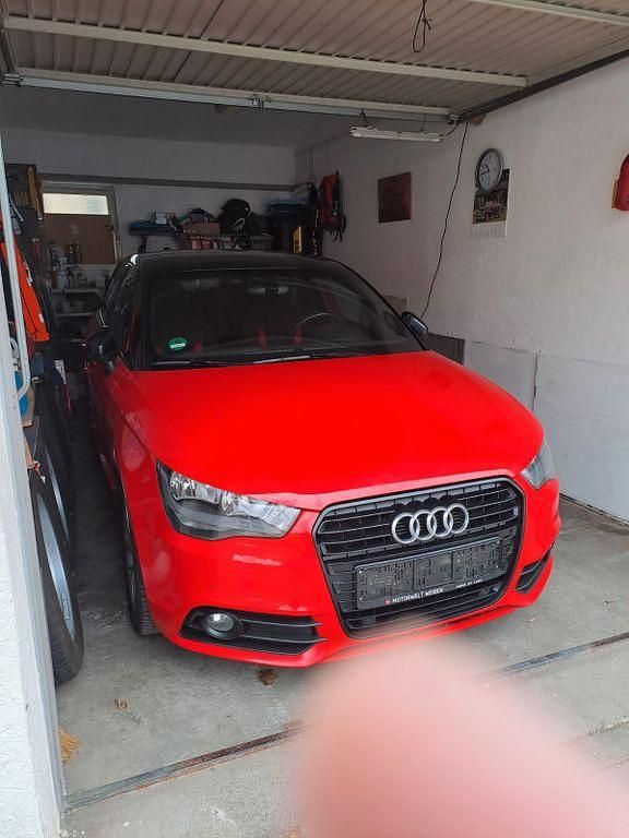 Rot Gebraucht 2013 Audi A1 Sportback Attraction Kleinwagen | 8.499 € (Fairer Preis) - Bild 1/4