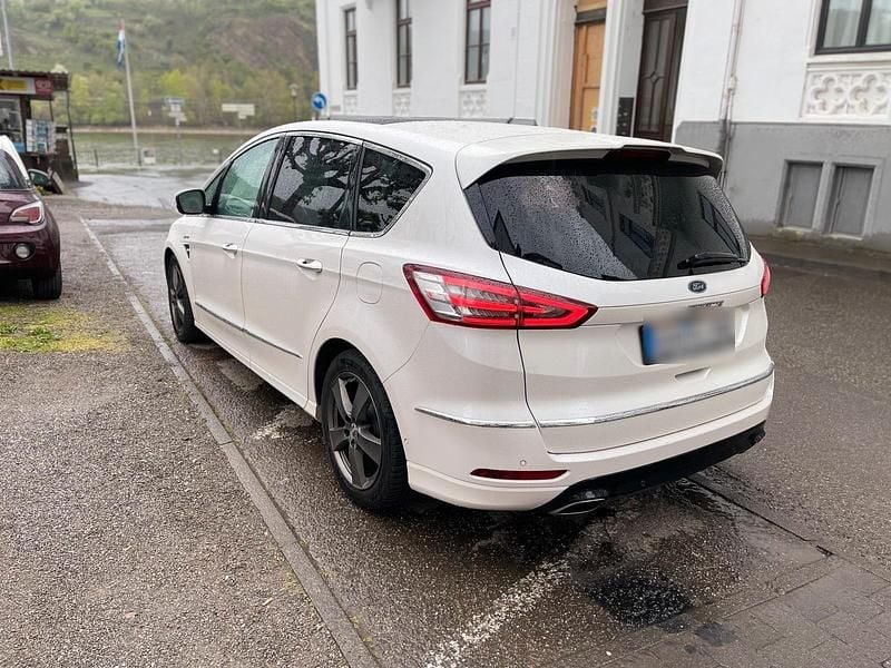 Weiß Gebraucht 2017 Ford S-MAX Vignale Van / Kleinbus | 19.500 € (Etwas zu teuer) - Bild 1/4