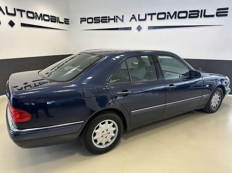 Gebraucht Mercedes E300 Elegance 136 PS (100 kW) 1996 Blau Limousine
