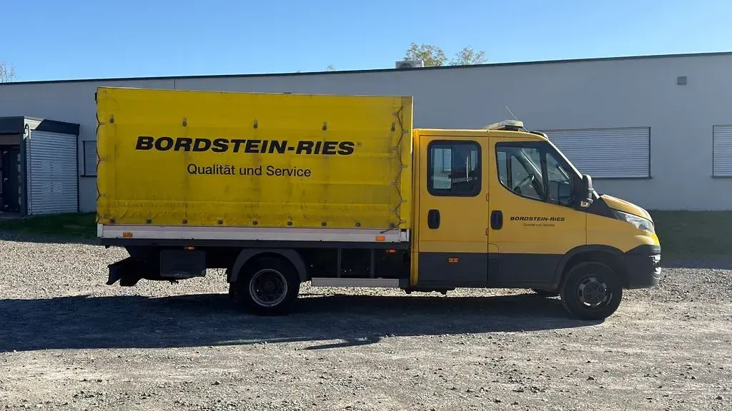 Second-hand Iveco Daily 179 CP (131 kW) 2017 Galben Berlinǎ