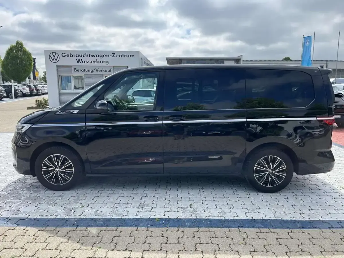 Używany VW T7 Style 150 KM (110 kW) 2025 Czarny Van