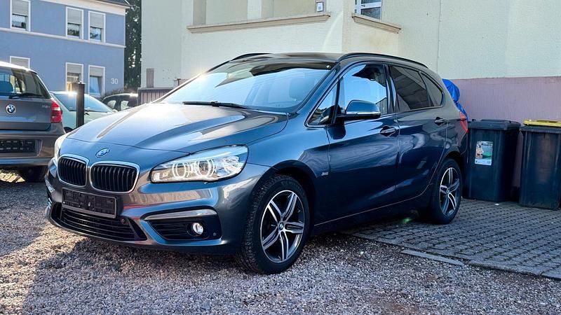 Grau Gebraucht 2018 BMW 218 Active Tourer Sport Line Van / Kleinbus | 11.400 € (Fairer Preis) - Bild 1/4