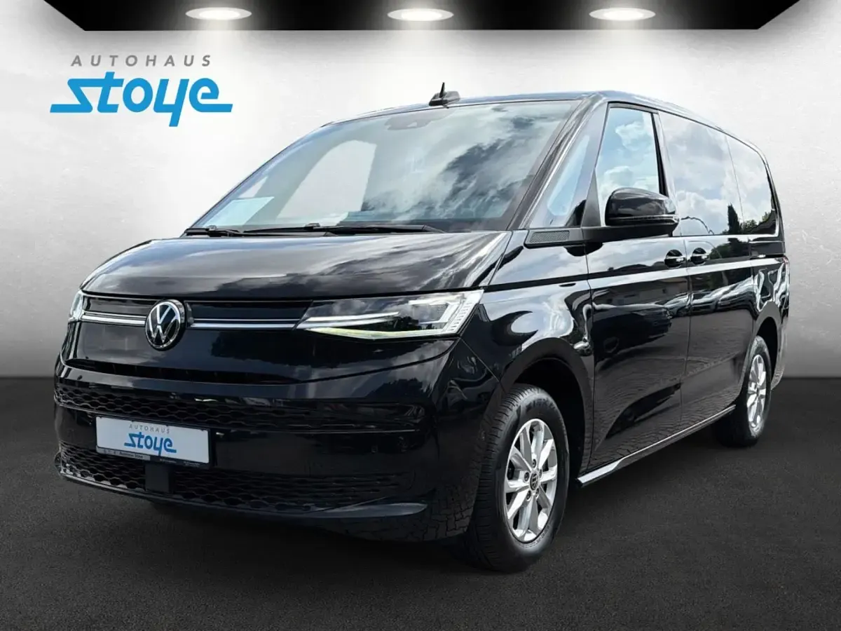 Gebraucht VW Multivan Life 150 PS (110 kW) 2023 Deep black perleffekt Van / Kleinbus