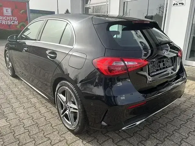 Gebraucht Mercedes A200 AMG line 163 PS (119 kW) 2018 Schwarz Limousine