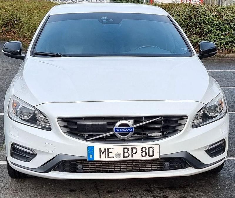 Gebraucht Volvo S60 R-Design 190 PS (139 kW) 2015 Weiß Limousine
