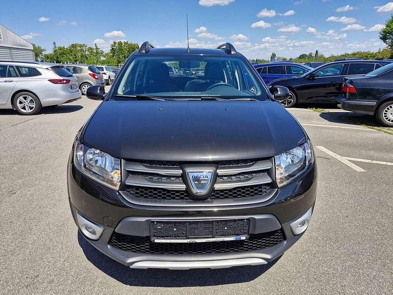 Schwarz Gebraucht 2017 Dacia Sandero Stepway Kleinwagen | 7.930 € (Fairer Preis) - Bild 1/4