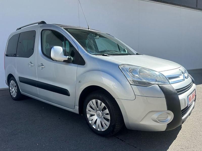Grau Gebraucht 2010 Citroën Berlingo Van / Kleinbus | 3.890 € (Teuer) - Bild 1/4