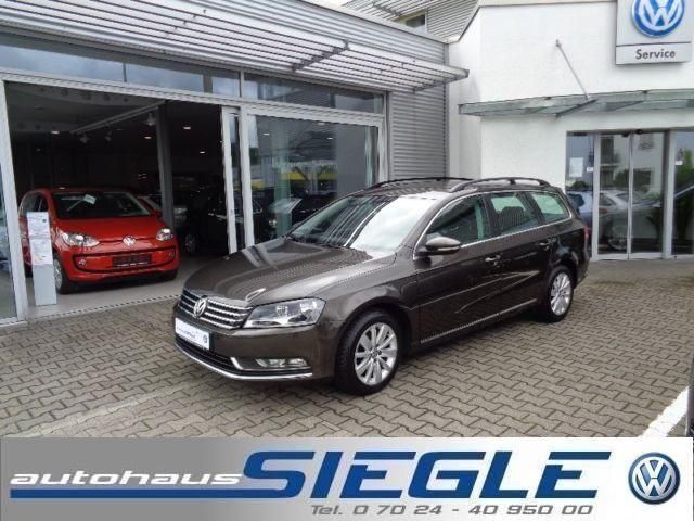 Schwarz metallic Gebraucht 2014 VW Passat Comfortline Kombi | 17.940 € - Bild 1/4