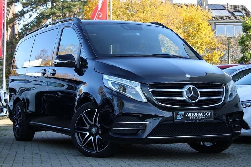Schwarz Gebraucht 2016 Mercedes V220 AMG Van / Kleinbus | 39.999 € (Teuer) - Bild 1/4