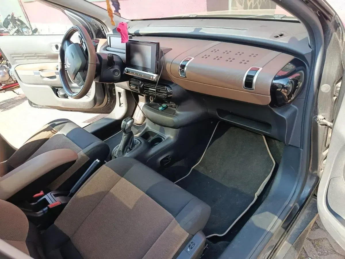 Used Citroën C4 Live 82 HP (60 kW) 2017 Black Sedan