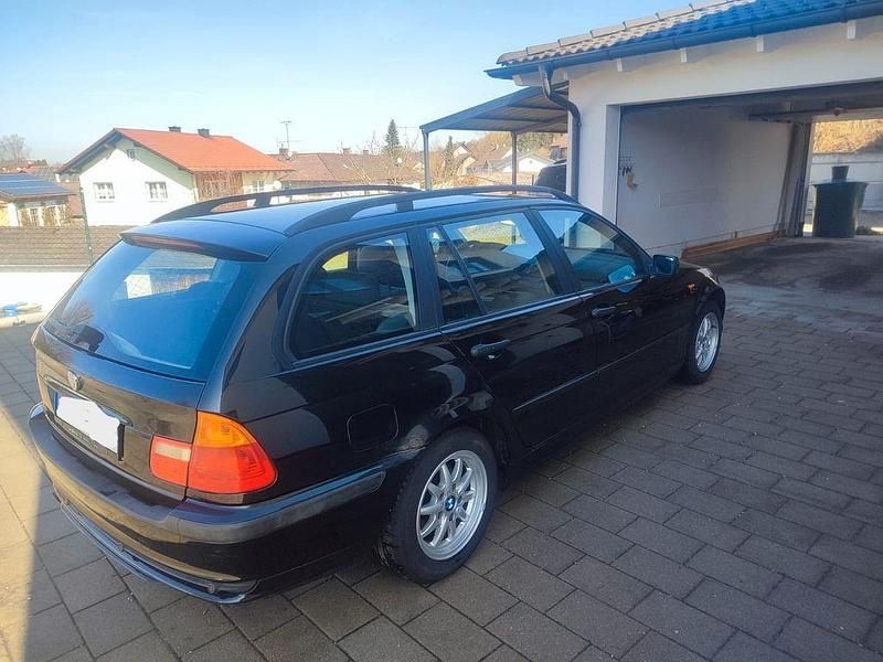 Gebraucht BMW 318 143 PS (105 kW) 2004 Schwarz Kombi