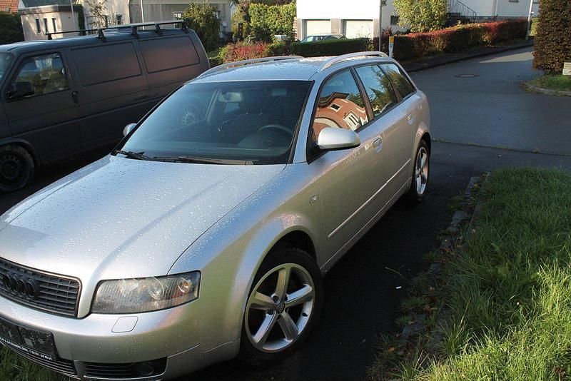 Silber Gebraucht 2003 Audi A4 Kombi | 1.950 € (Fairer Preis) - Bild 1/4