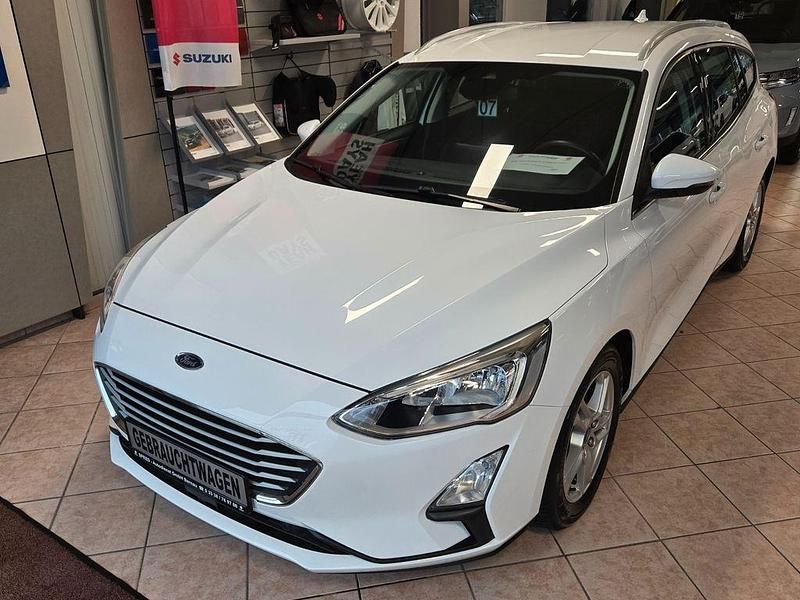 Weiß Gebraucht 2018 Ford Focus Cool & Connect Limousine | 10.980 € (Fairer Preis) - Bild 1/4