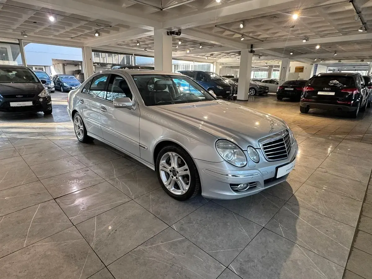Używany Mercedes E280 190 KM (139 kW) 2006 Srebrny Sedan/Limuzyna