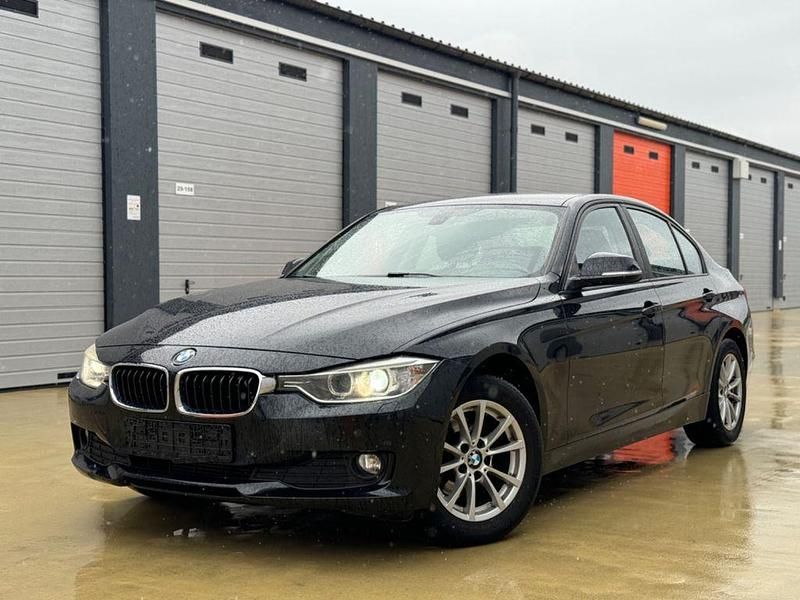 Schwarz Gebraucht 2012 BMW 318 Limousine | 5.990 € (Fairer Preis) - Bild 1/4