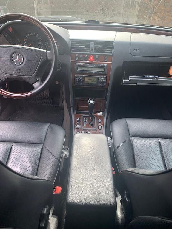 Gebraucht Mercedes C240 170 PS (125 kW) 1999 Orange Limousine