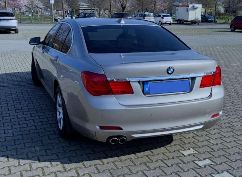 Gebraucht BMW 730L 245 PS (180 kW) 2009 Silber Limousine