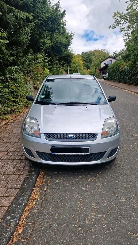 Silber Gebraucht 2007 Ford Fiesta Coupé | 2.000 € (Fairer Preis) - Bild 1/4