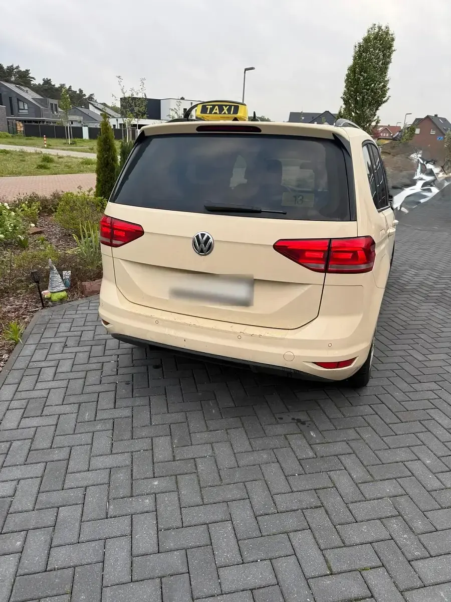 Gebraucht VW Touran 115 PS (84 kW) 2019 Gelb Van / Kleinbus